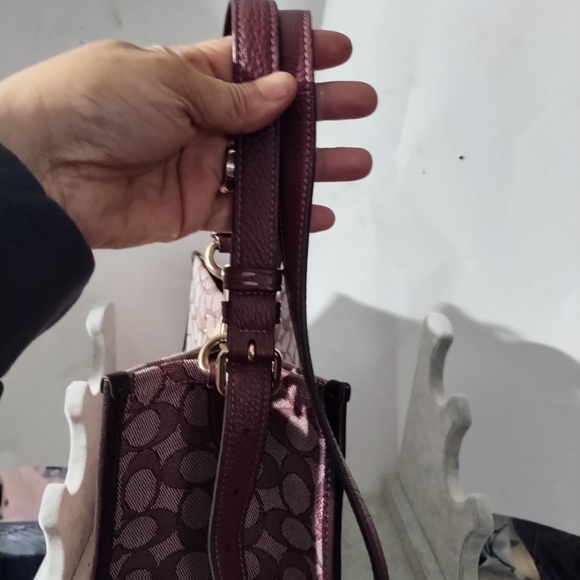 Coach Crossbody Tote With No Handles - Picture 4 of 6